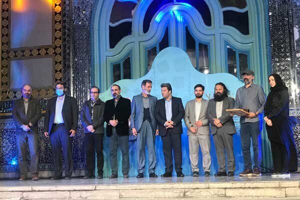 در حوزه هنری و در نخستین شب هفته هنر انقلاب؛ در حوزه هنری و در نخستین شب هفته هنر انقلاب؛