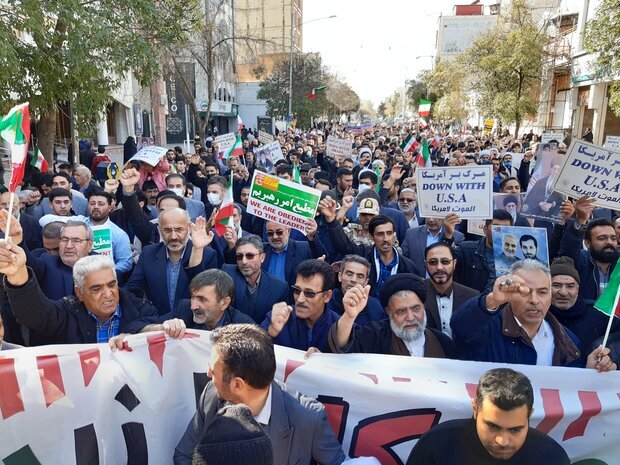 راهپیمایی 13 آبان با حضور گسترده مردم وفعالان فرهنگی، تبلیغی در اردبیل راهپیمایی 13 آبان با حضور گسترده مردم وفعالان فرهنگی، تبلیغی در اردبیل