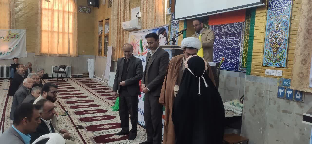 اهداء کتاب صحیفه سجادیه به نوجوانان و جوانان فعال فرهنگی شهرستان بدره اهداء کتاب صحیفه سجادیه به نوجوانان و جوانان فعال فرهنگی شهرستان بدره