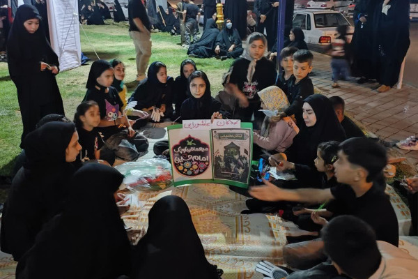 پرچم‌های کوچک برای یادبود بزرگ‌ها؛ برنامه عاشورایی کودکان در زرین‌آباد