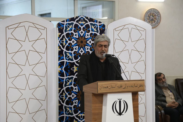 دیدار جامعه مداحان‌ و شعرای آئینی همدان با نماینده ولی فقیه در استان همدان