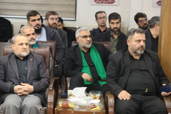 دیدار جامعه مداحان‌ و شعرای آئینی همدان با نماینده ولی فقیه در استان همدان